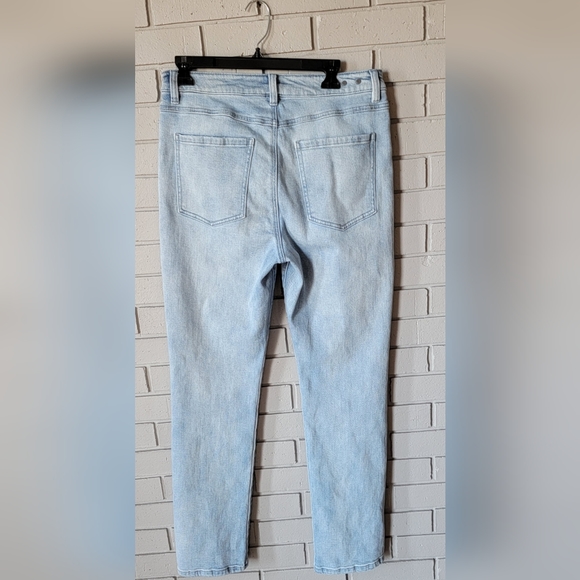 CAbi Higher Straight Jeans style #5883 NWOT - Picture 5 of 8